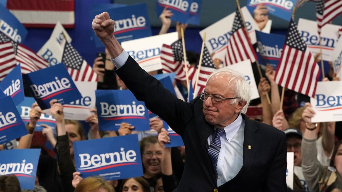 Vzkaz z New Hampshiru – Bernie Sanders z černého koně oficiálně favoritem